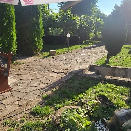 Guest house Plamena Krapets (Dobrich)