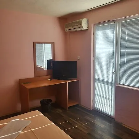 Konukevi Plamena 3*